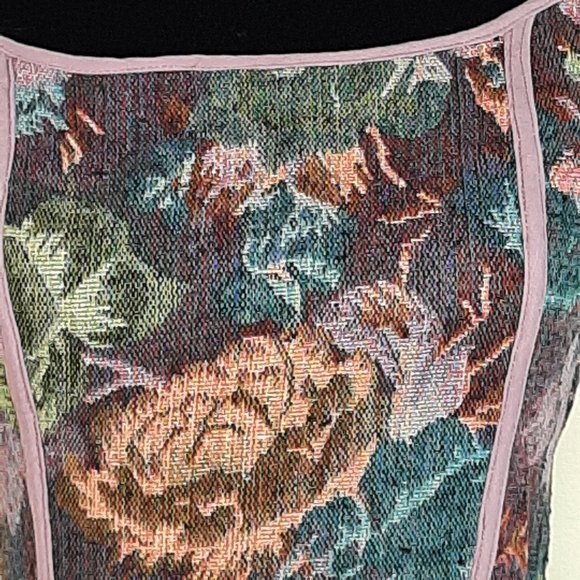 Emerald XO Ivy Lavender Brocade Crop Tank - Picture 3 of 9